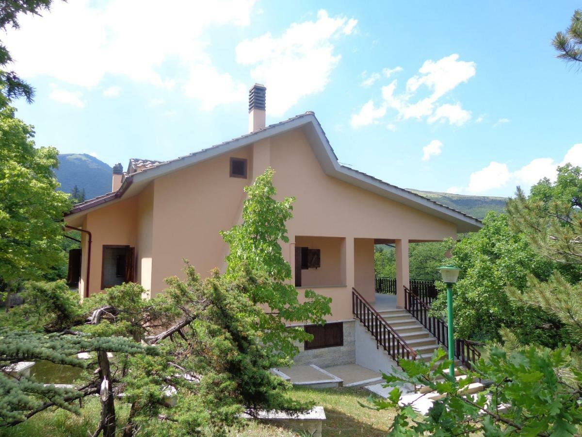 Villa Miralago Fiastra Exterior photo